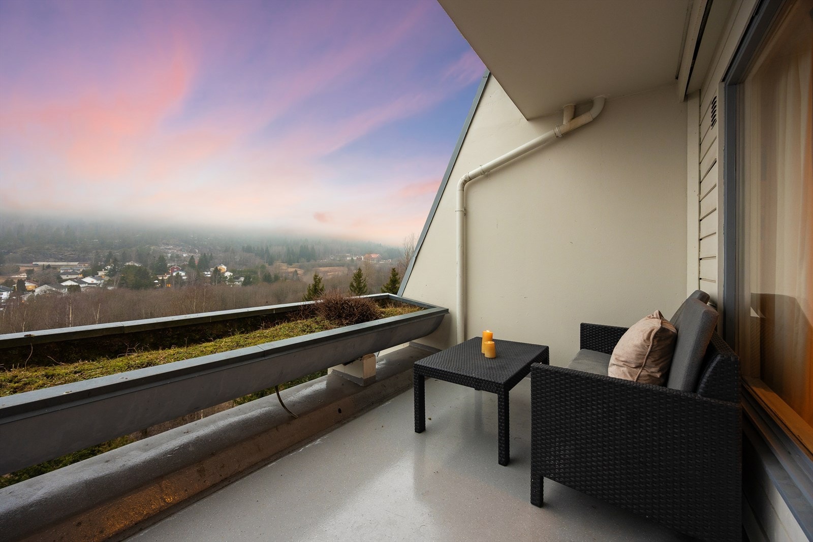 En stor og anvendelig uteplass med mange muligheter. Galleribilde