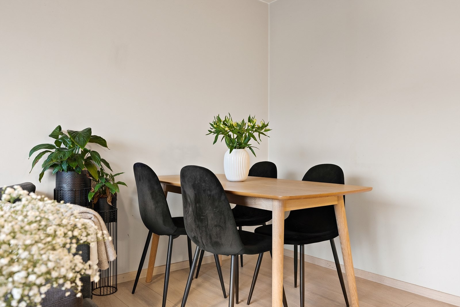 Det er god plass til en egen spisesone i tilknytning til kjøkkenet. Galleribilde