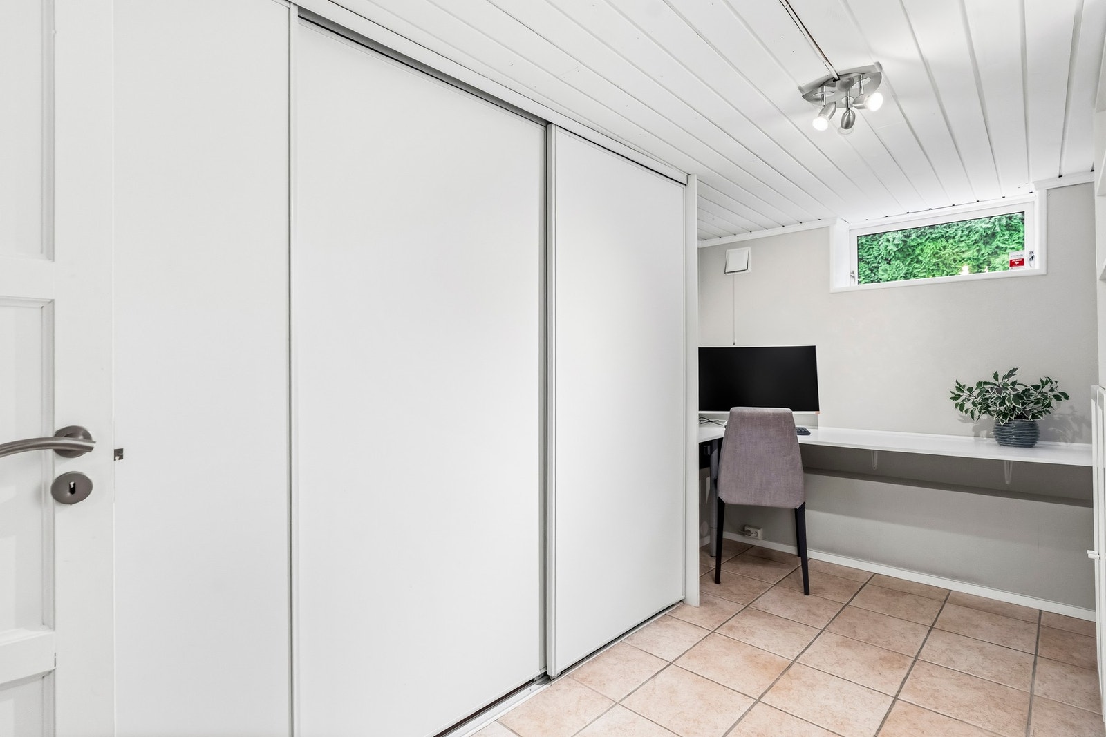 Rommet benyttes i dag som et kontor. Rommet er ikke godkjent for varig opphold. Galleribilde