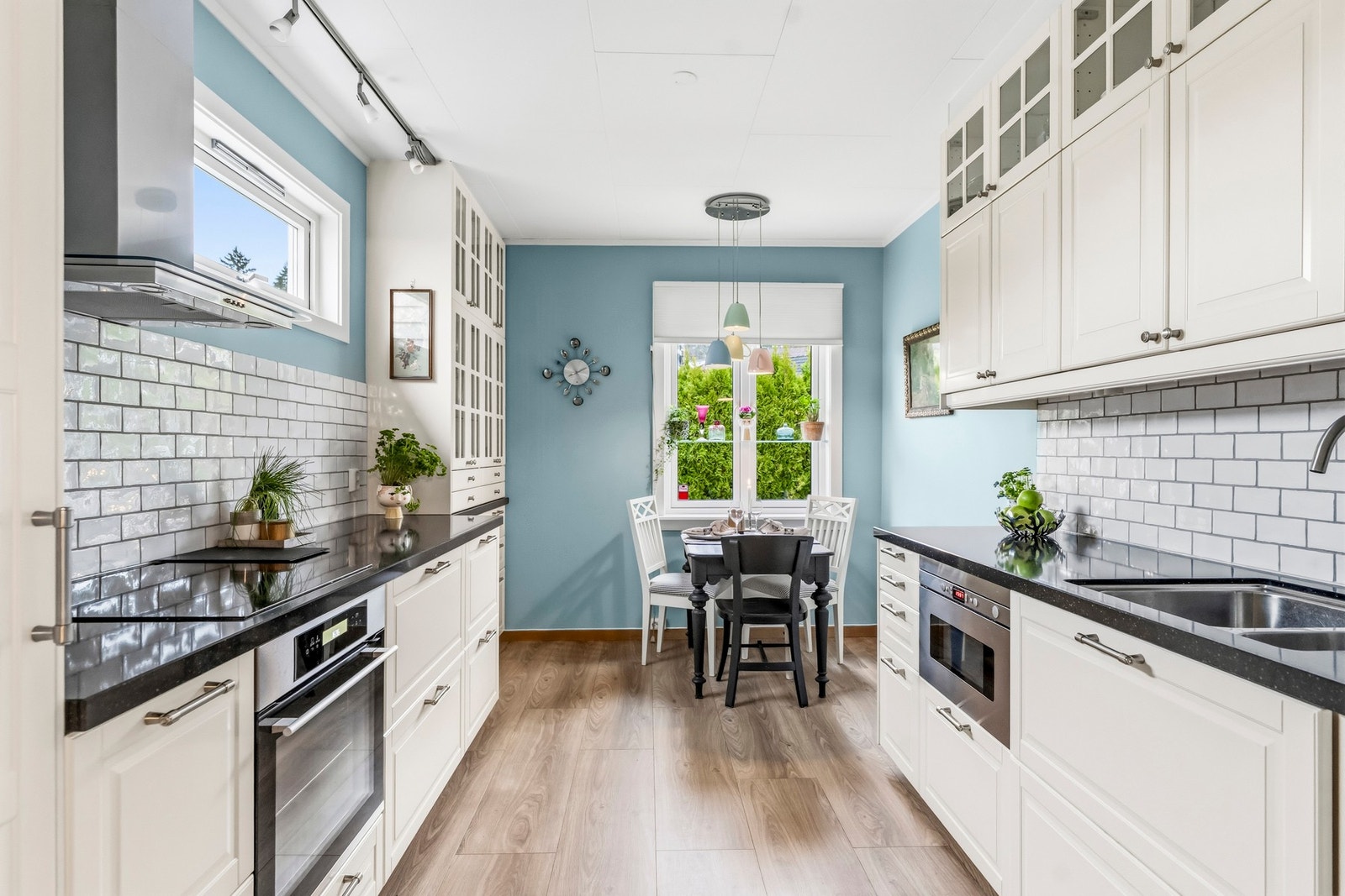 Her er det god plass til både kokkelering og sosialt samvær. Galleribilde