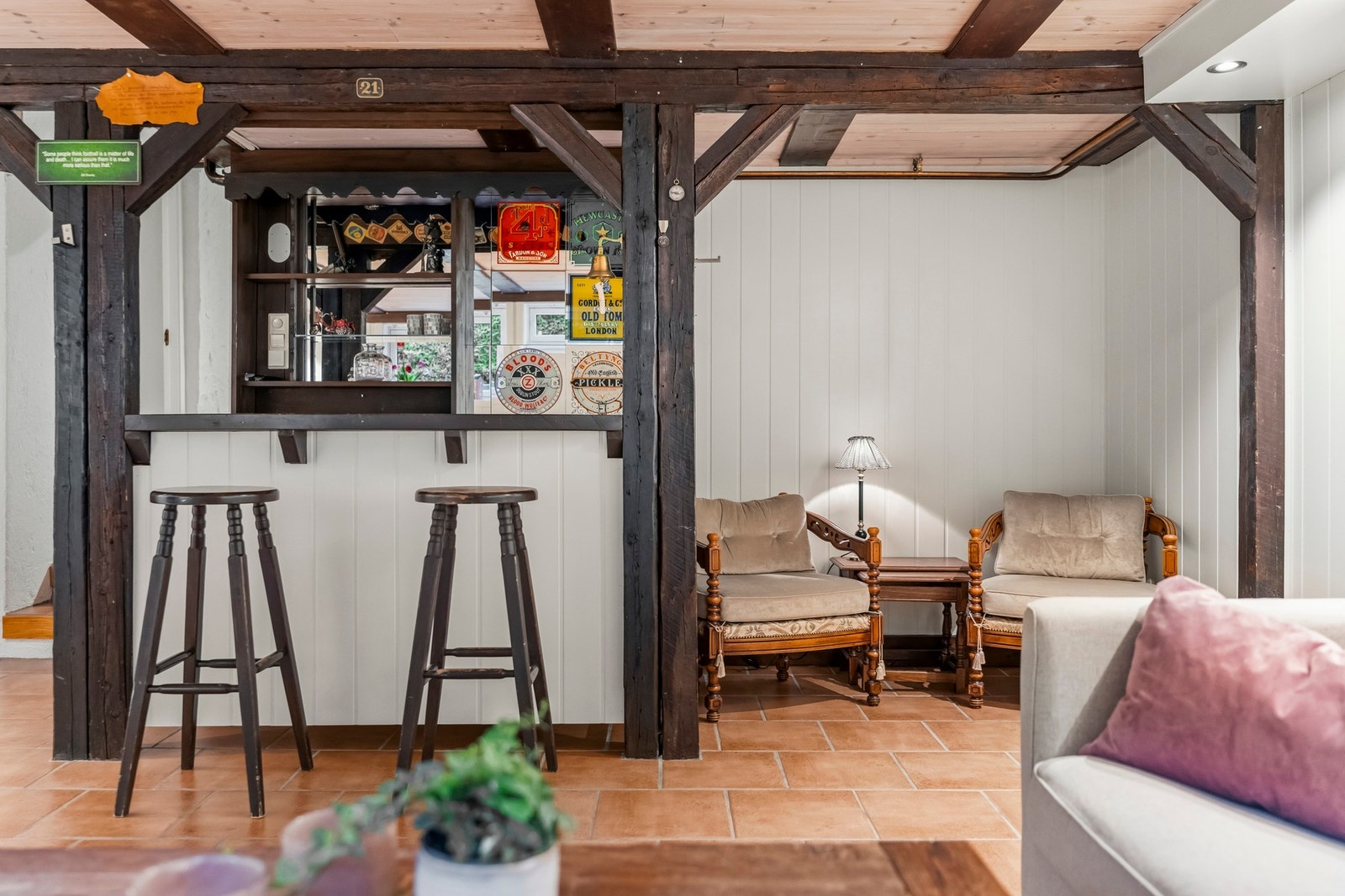 Perfekt rom for hyggelige sammenkomster med egen bar og sittegrupper. Rommet er ikke godkjent for varig opphold. Galleribilde