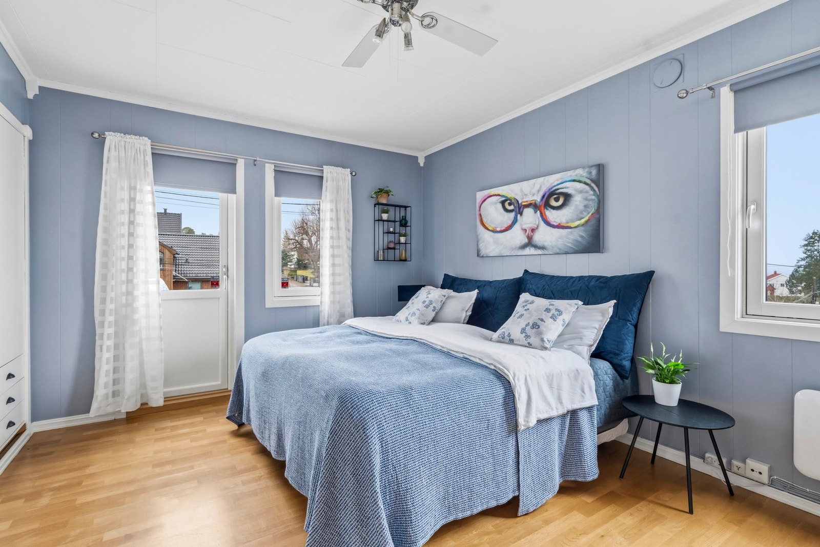 Hovedsoverom med god plass til dobbeltseng Galleribilde