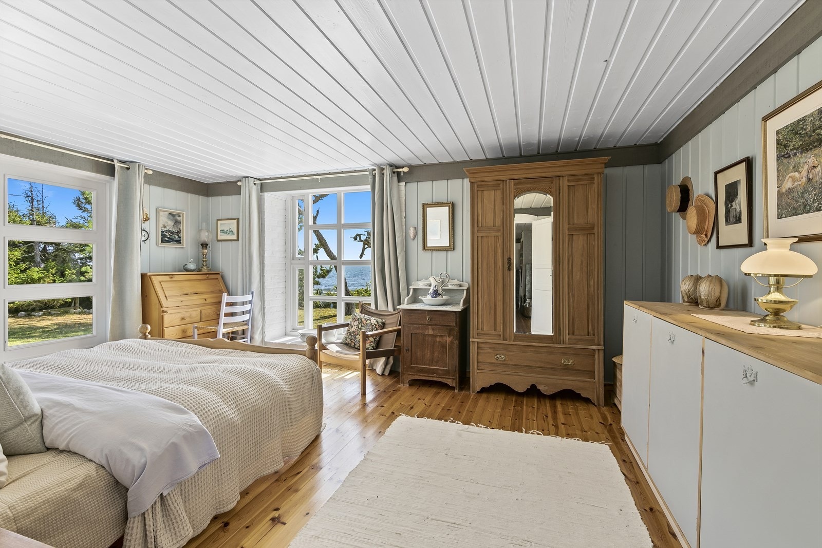 Fra soverommet er det nydelig havutsikt. Galleribilde