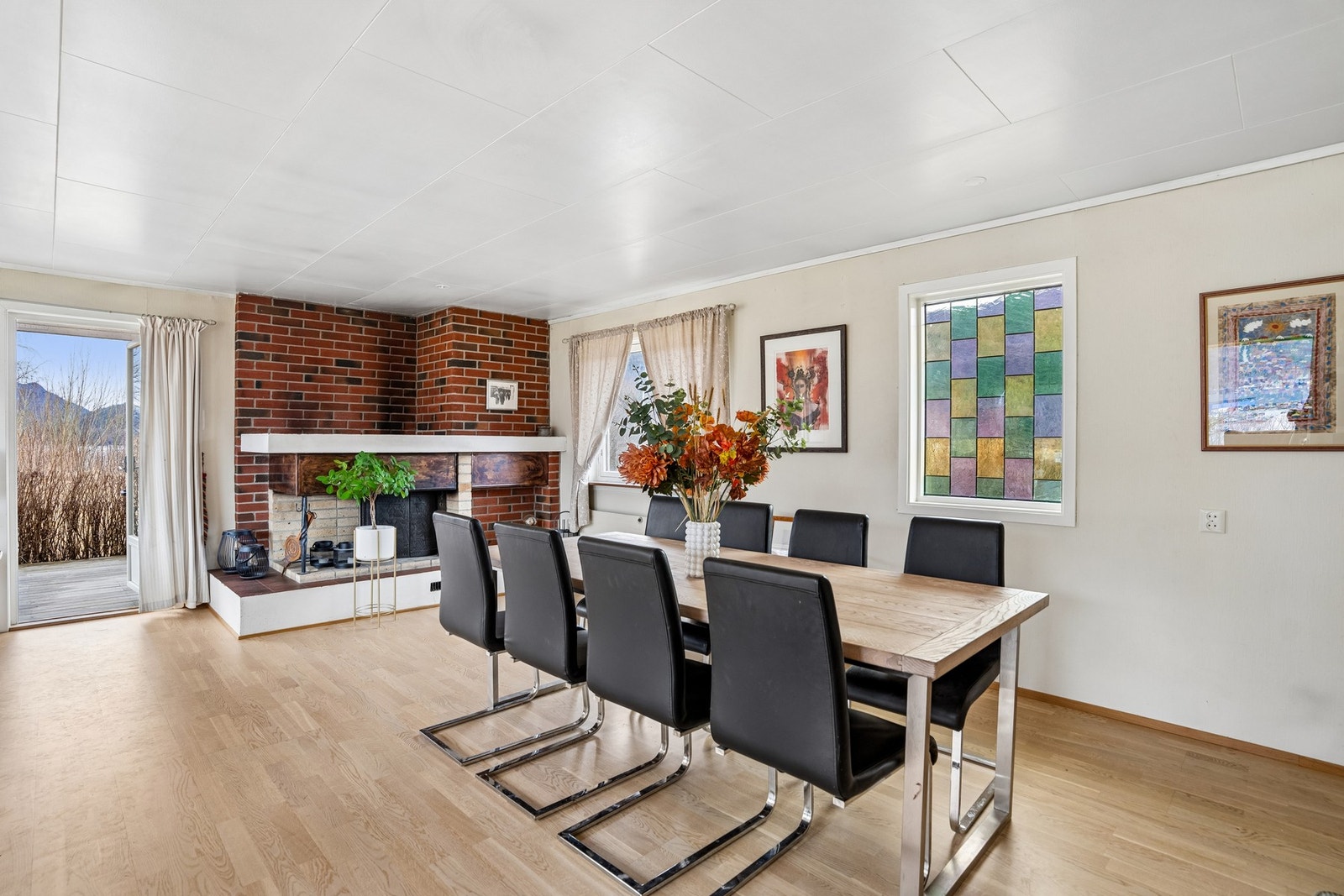 Spisestue. Galleribilde