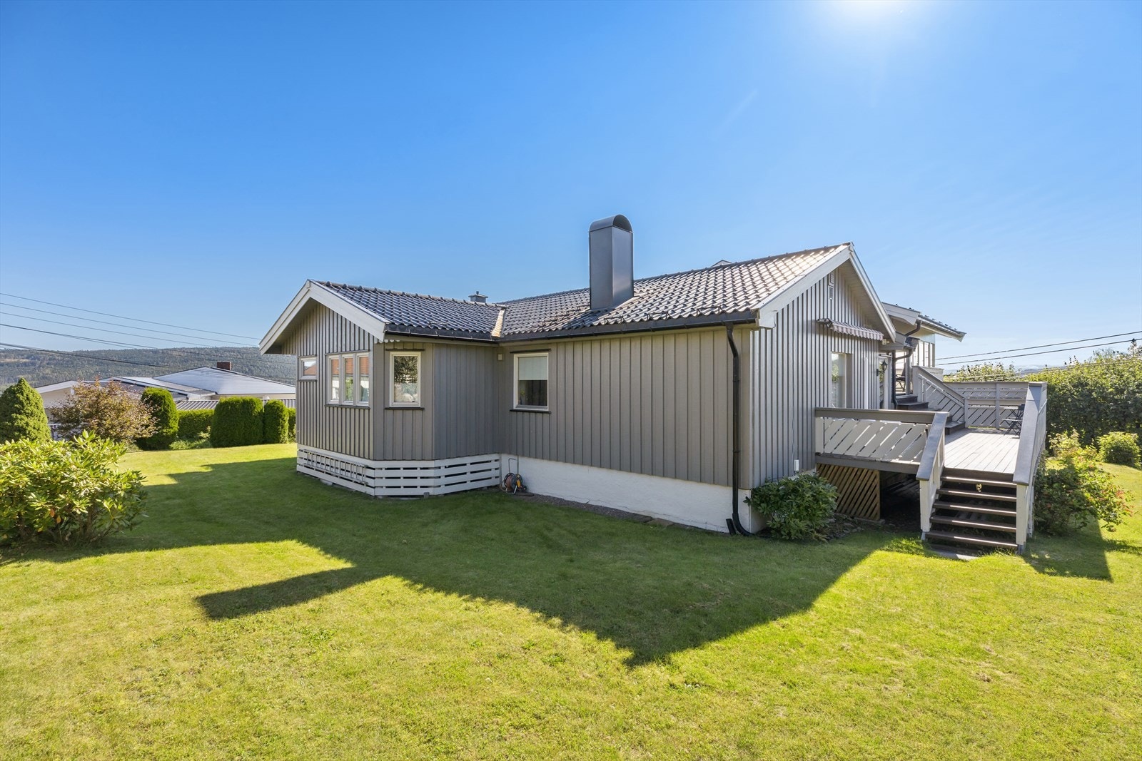 Beliggenheten er relativt usjenert med begrenset innsynsmulighet. Galleribilde