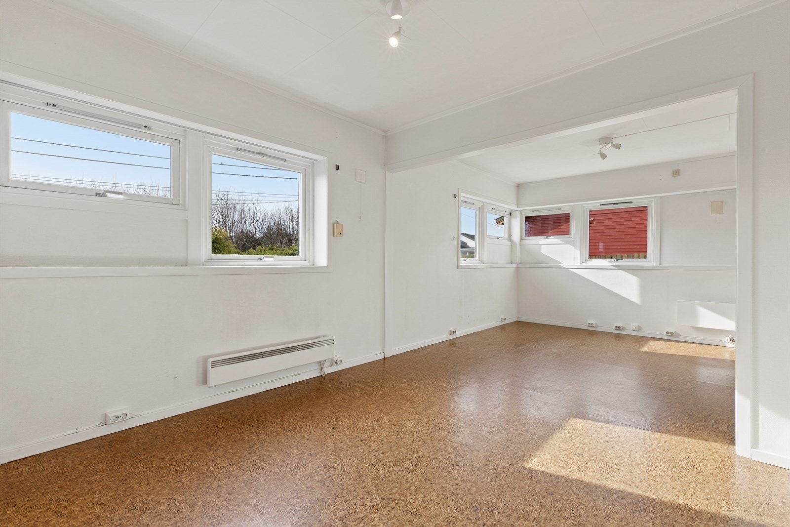 Lys og romslig stue i uteleidel. Galleribilde