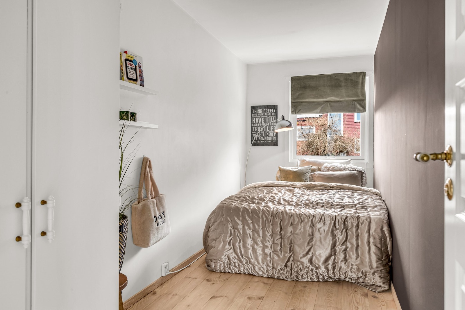 Det siste soverommet, også med skapplass. Galleribilde