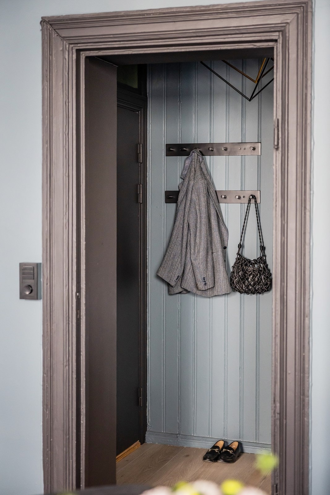 Entréen er separat og gir en naturlig flyt mellom leilighetens rom. Galleribilde