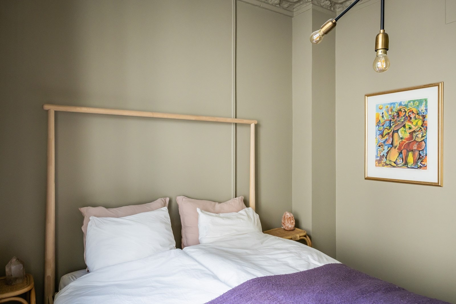 Vegger og himling er holdt i en lun farge som setter stemningen for en god nattesøvn. Galleribilde