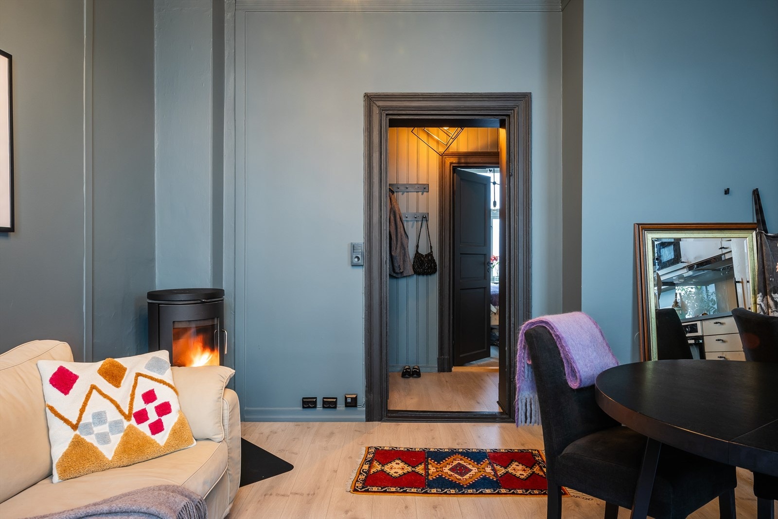 Planløsningen er arealeffektiv med store og luftige oppholdsrom. Galleribilde