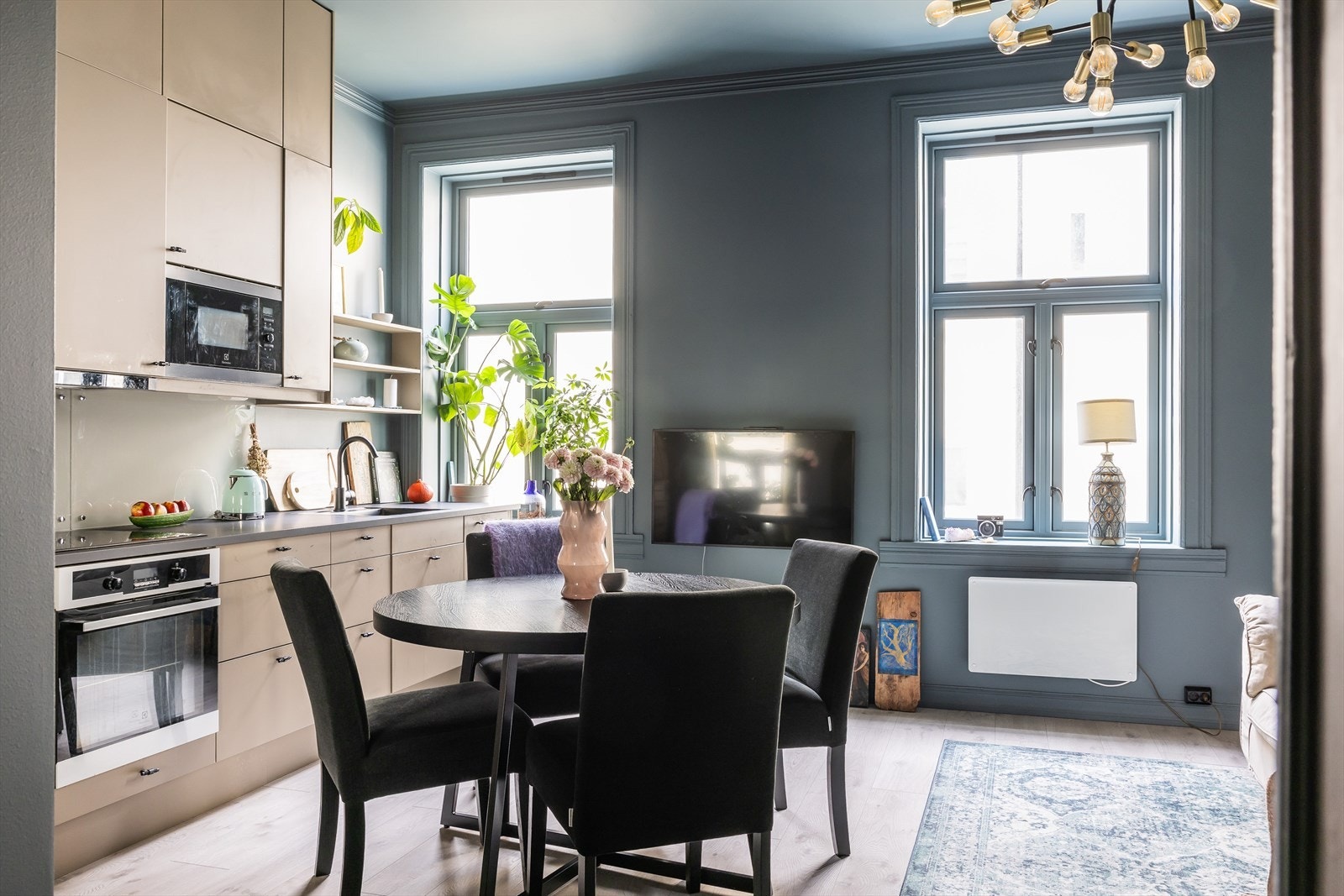 I tilknytning til kjøkkenet er det plass til å innrede med en hyggelig spisegruppe. Galleribilde