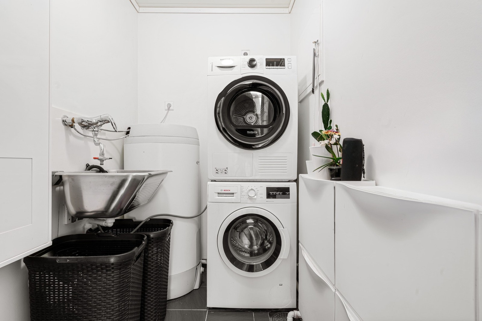 Med eget separat vaskerom får man mer plass på baderommet uten at klesvasken kommer til syne Galleribilde