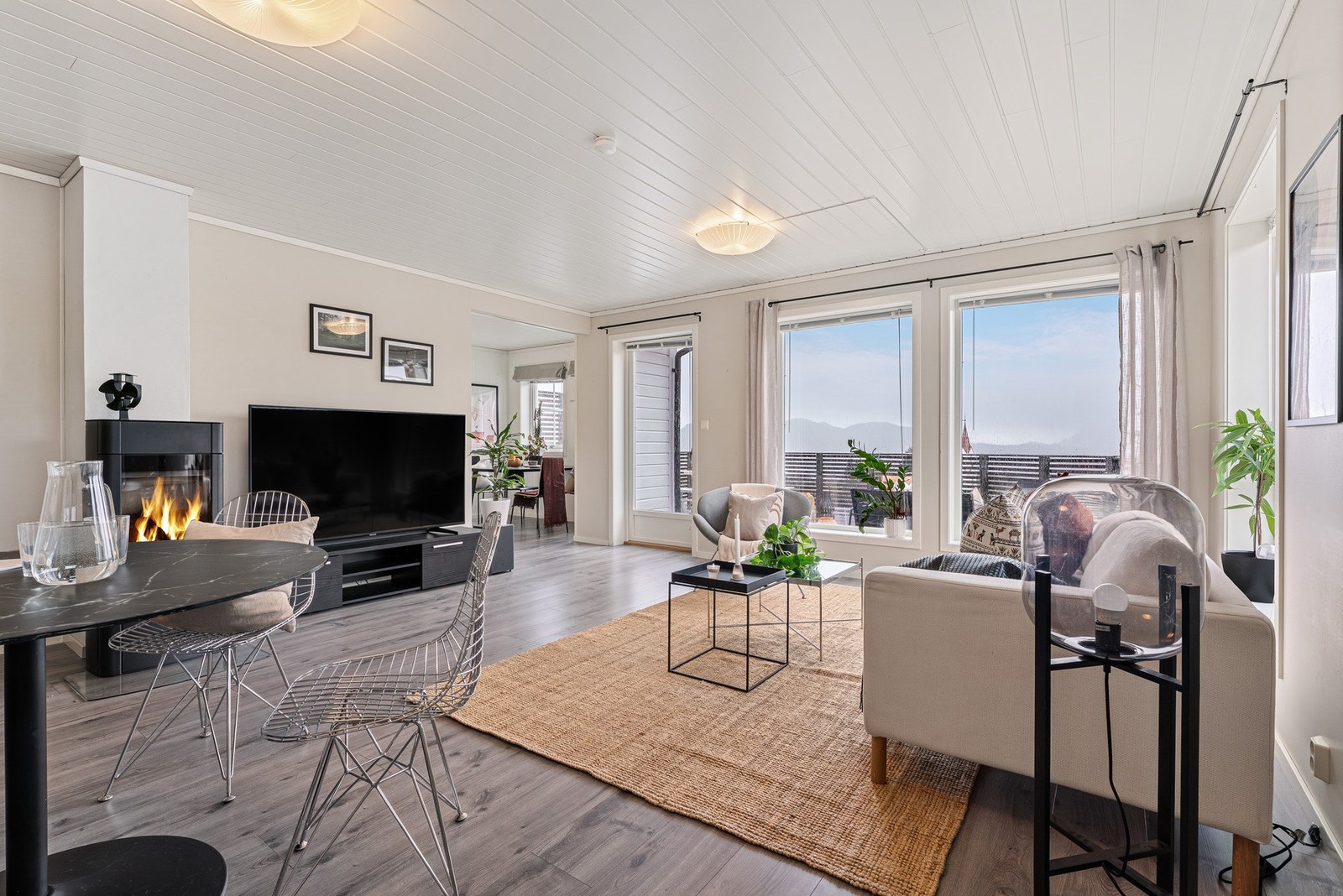 Velkommen til Sæbøvegen 266 - Presentert av eiendomsmegler Ørjan Tredal i PrivatMegleren Nordhordland Galleribilde