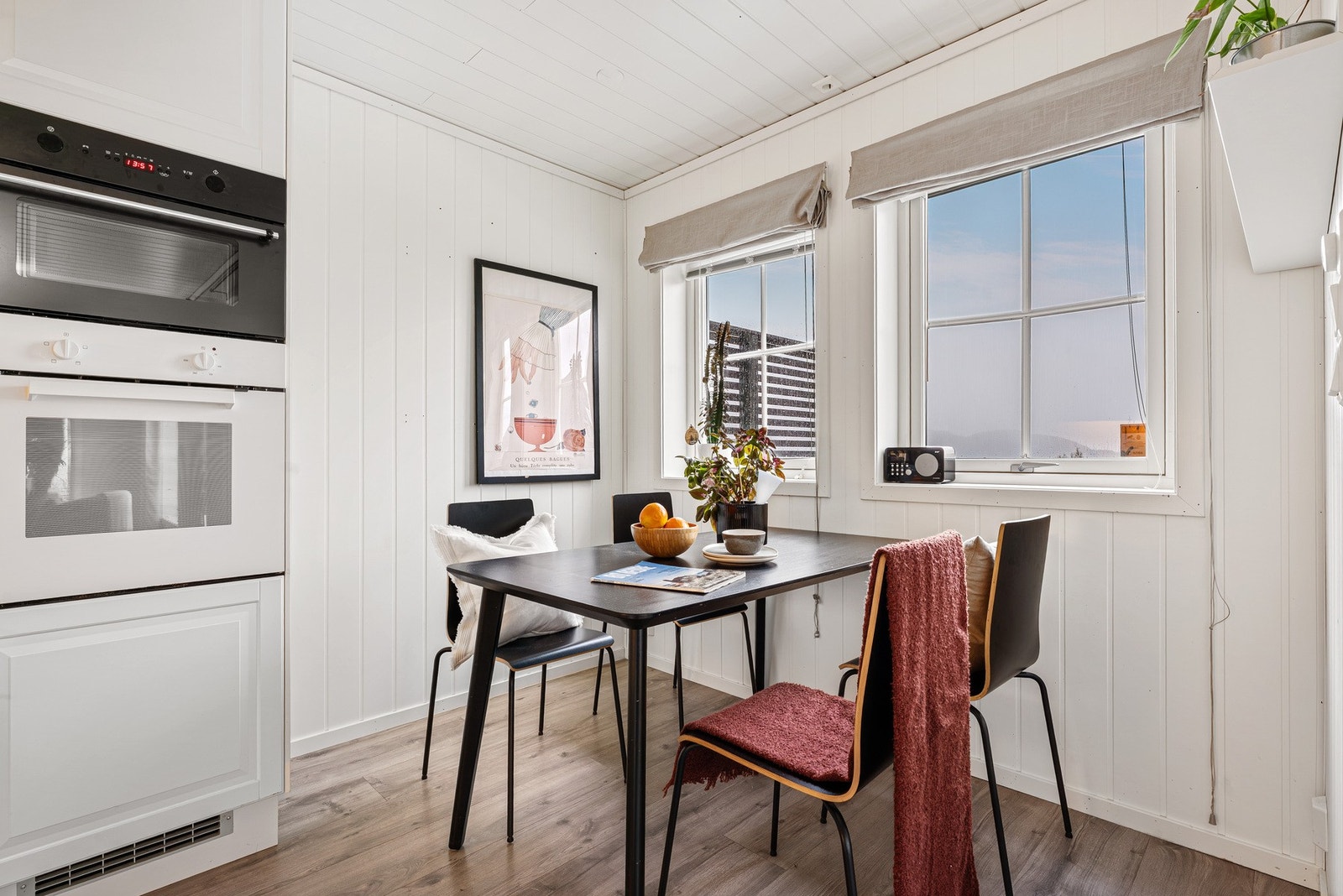 I kjøkkeninnredningen har man integrerte hvitevarer Galleribilde