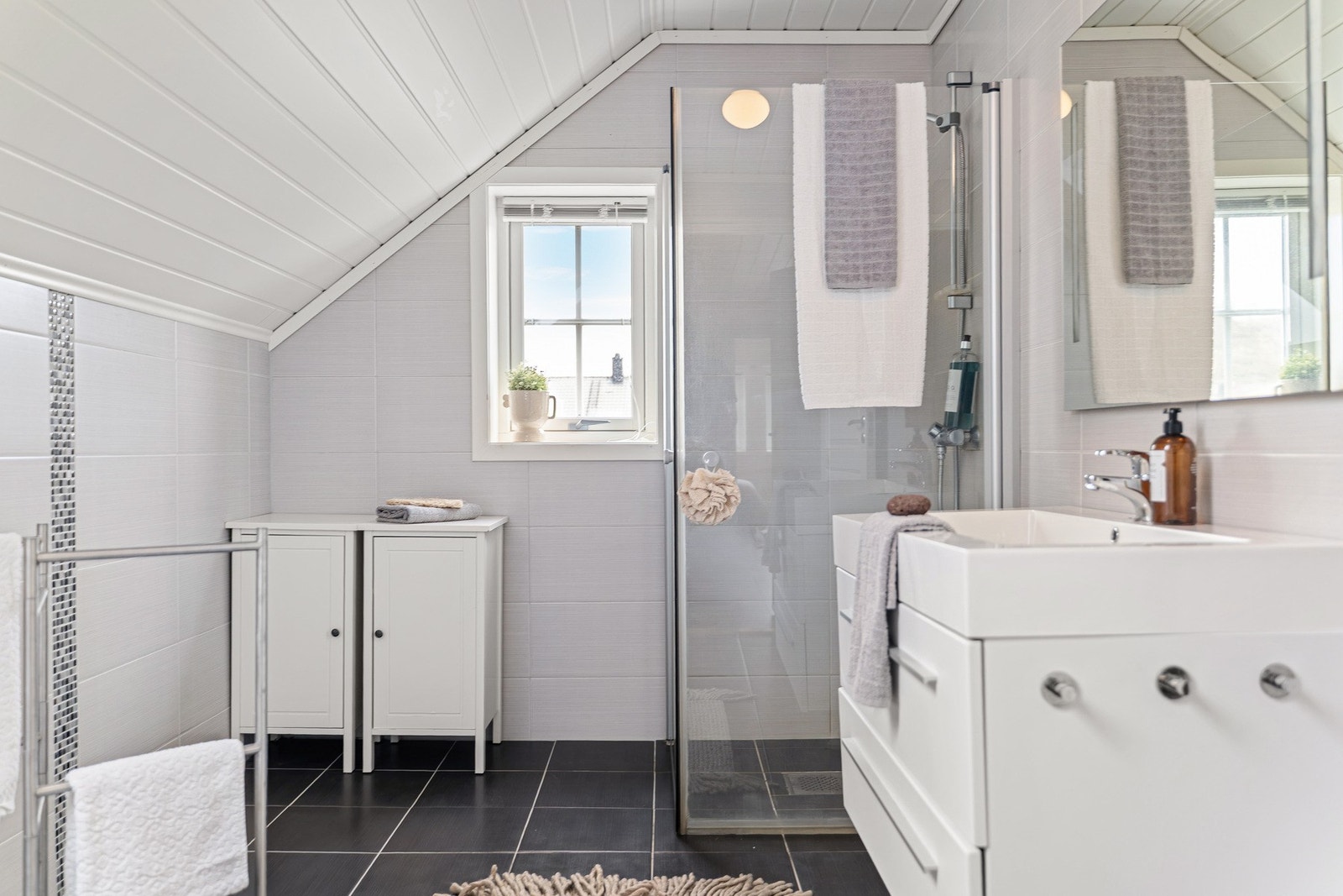 Varmekabler i gulv. Galleribilde