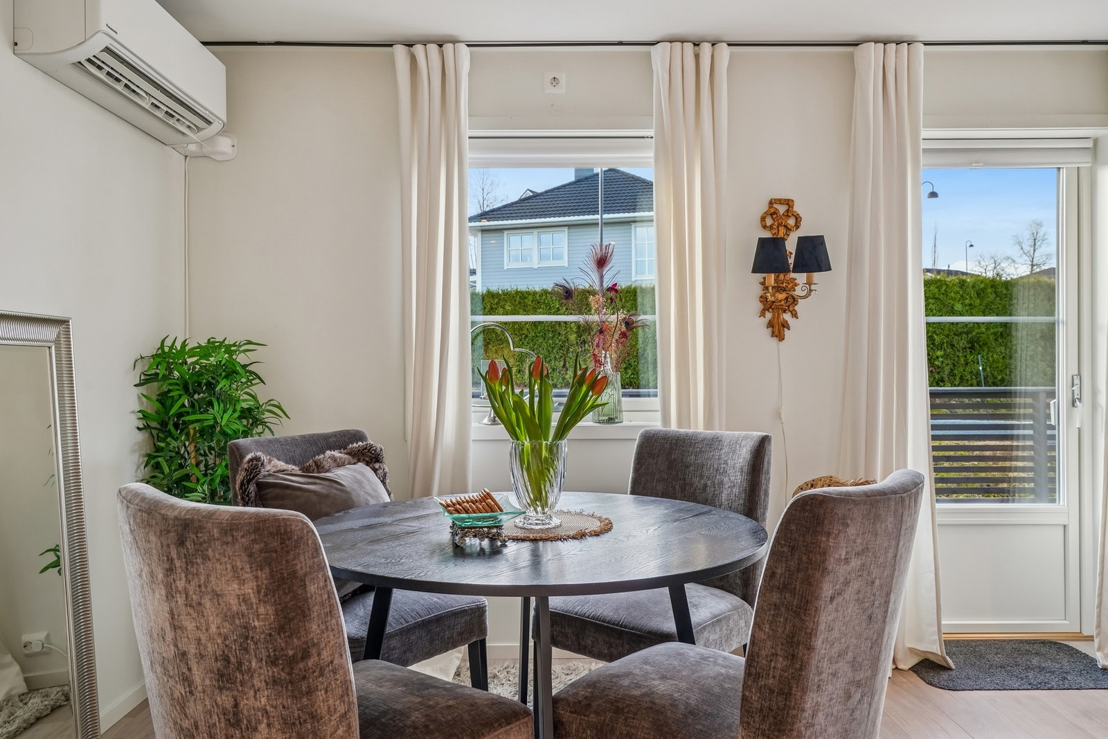 Det er god plass til å møblere med en spisegruppe ved kjøkkenet. Galleribilde