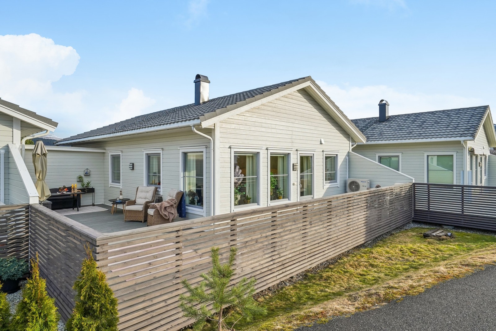 Sørvendt med gode solforhold og fredelige omgivelser. Galleribilde