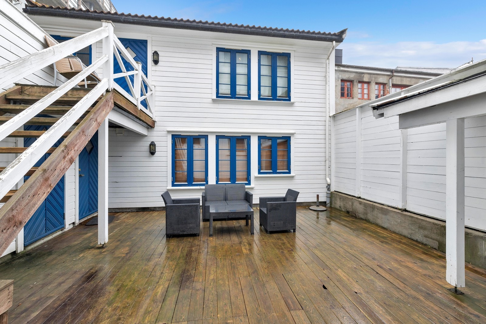 Felles bakgård som deles med 3 andre leiligheter. Galleribilde