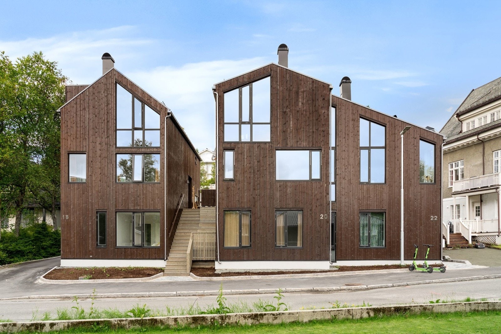 OL Aunes gate 18, 20 og 22; Nybygde hus i 2019 med kvaliteter som balansert ventilasjon, parkett, integrerte hvitevarer m.m.