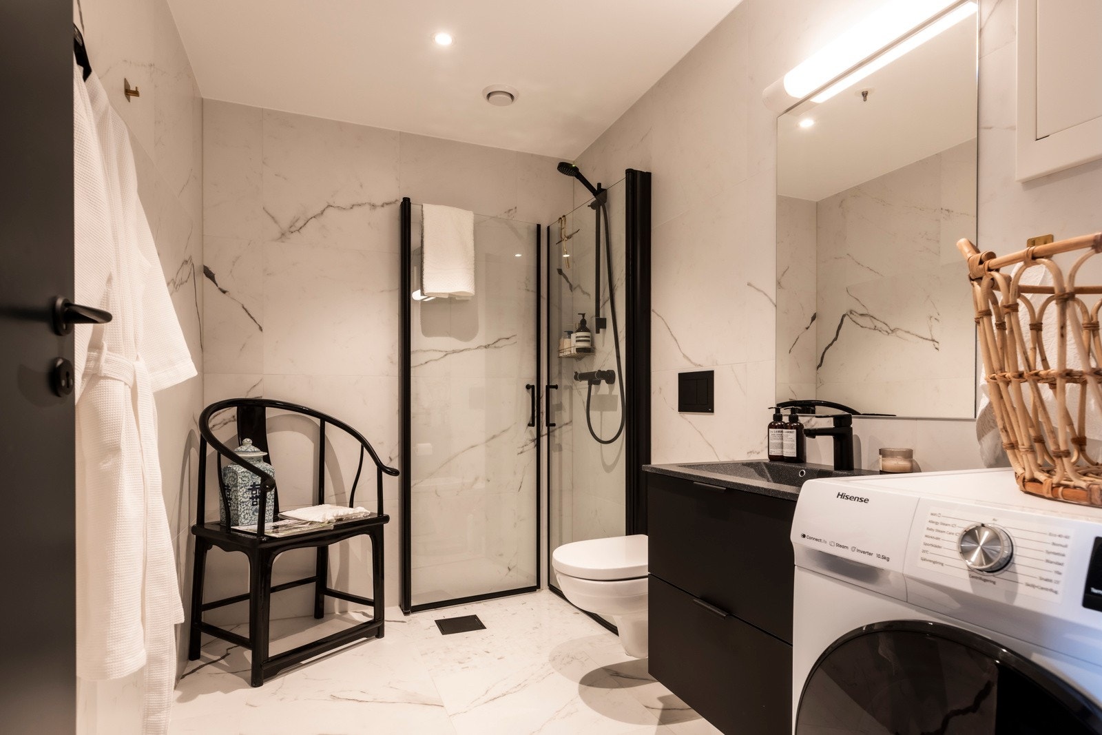 Bad 2 med opplegg til vaskemaskin Galleribilde