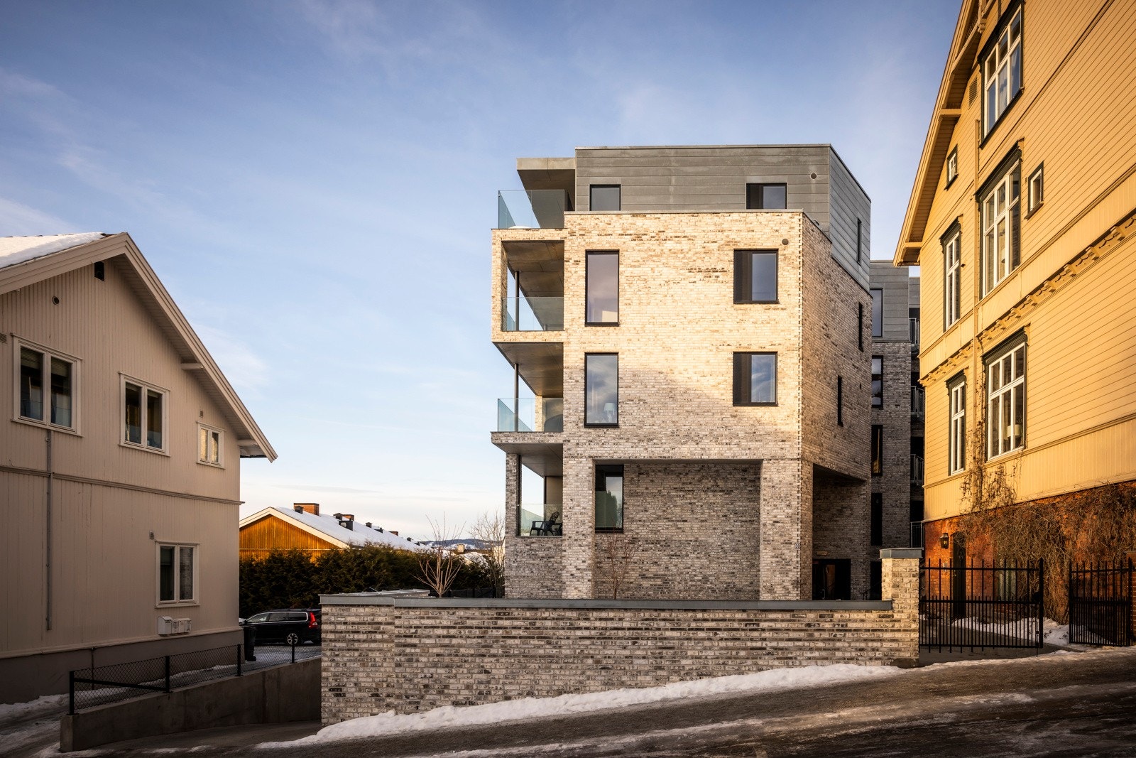 Fasade og adkomst til Blessum Terrasse Galleribilde