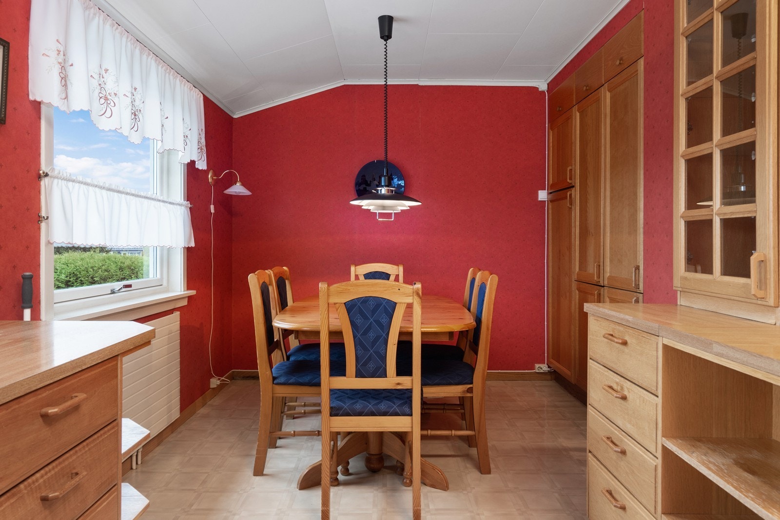 Innerst er det praktisk tilrettelagt for innredning av spisegruppe. Galleribilde