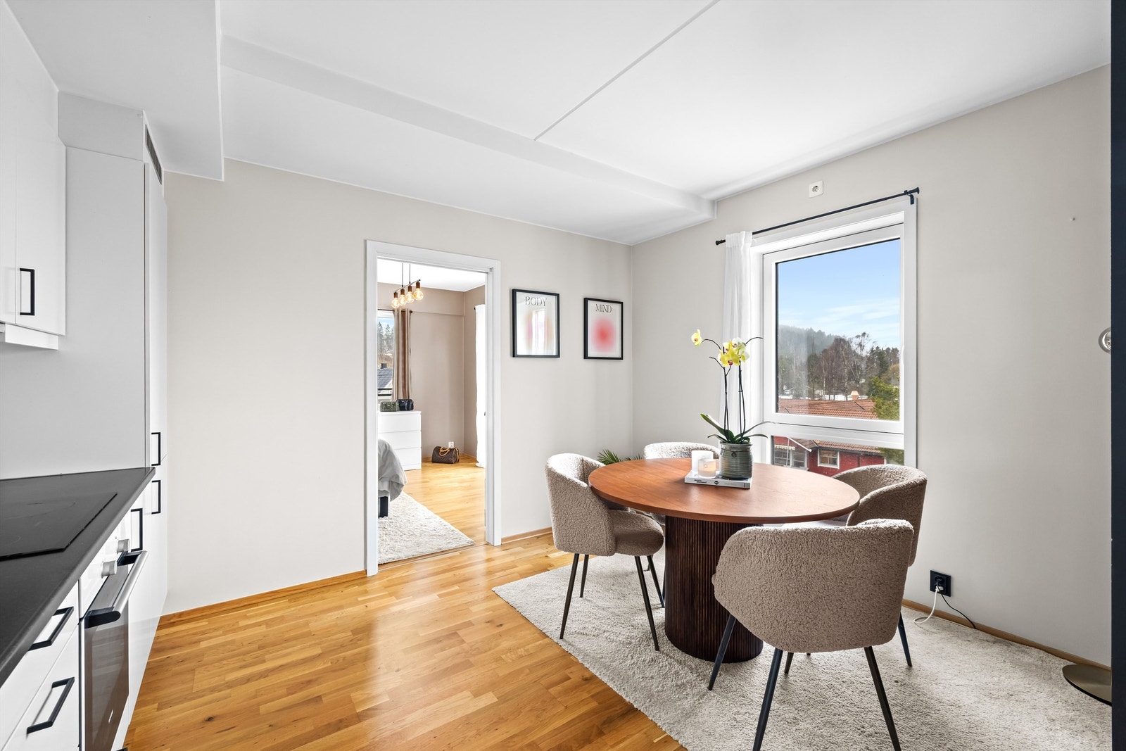 Romløsningen skaper en fin flyt mellom sonene for matlaging, spising og avslapning. Galleribilde