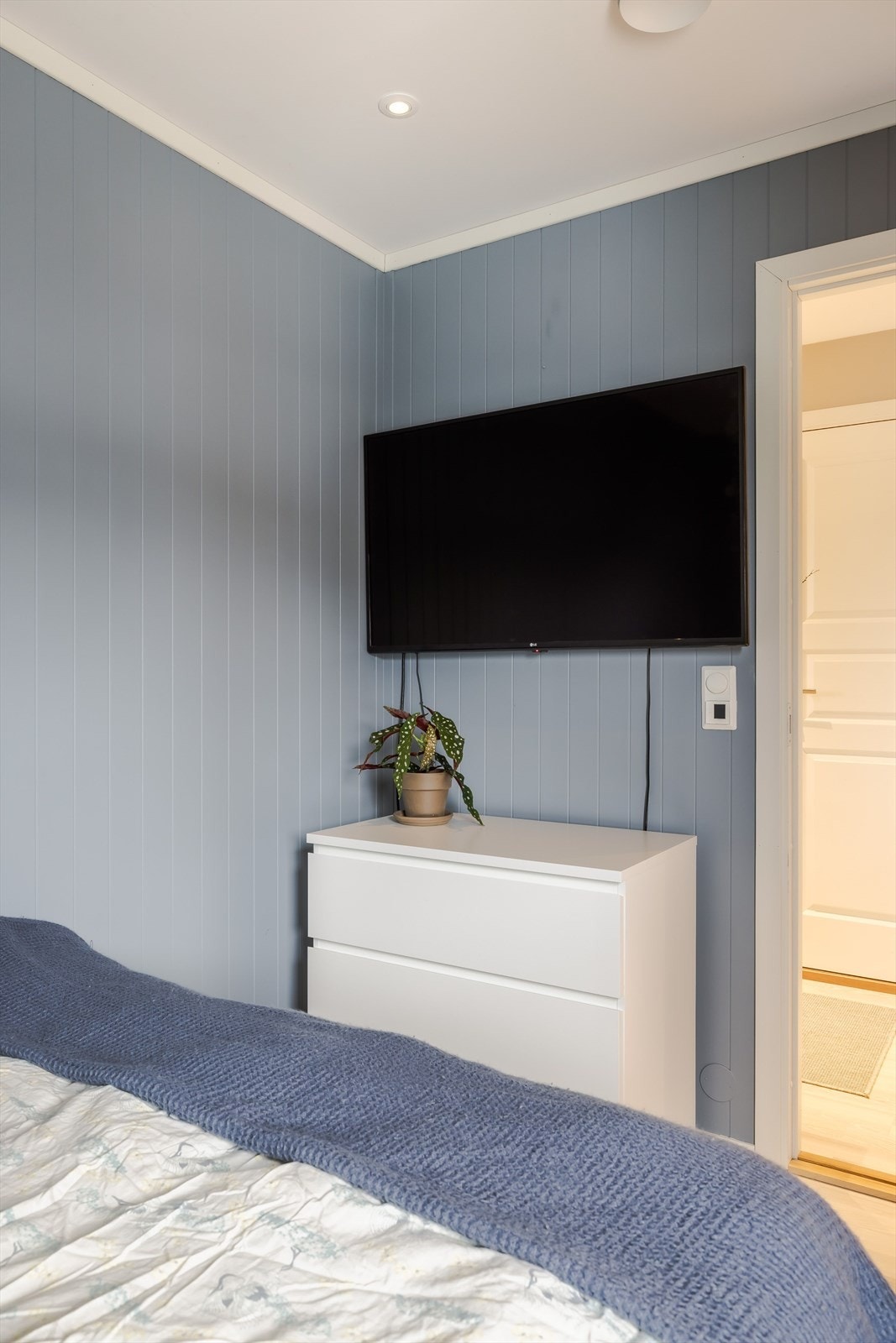 Boligen har balansert ventilasjon med varmegjenvinner som sørger for et sunt og godt inneklima gjennom hele året. Galleribilde