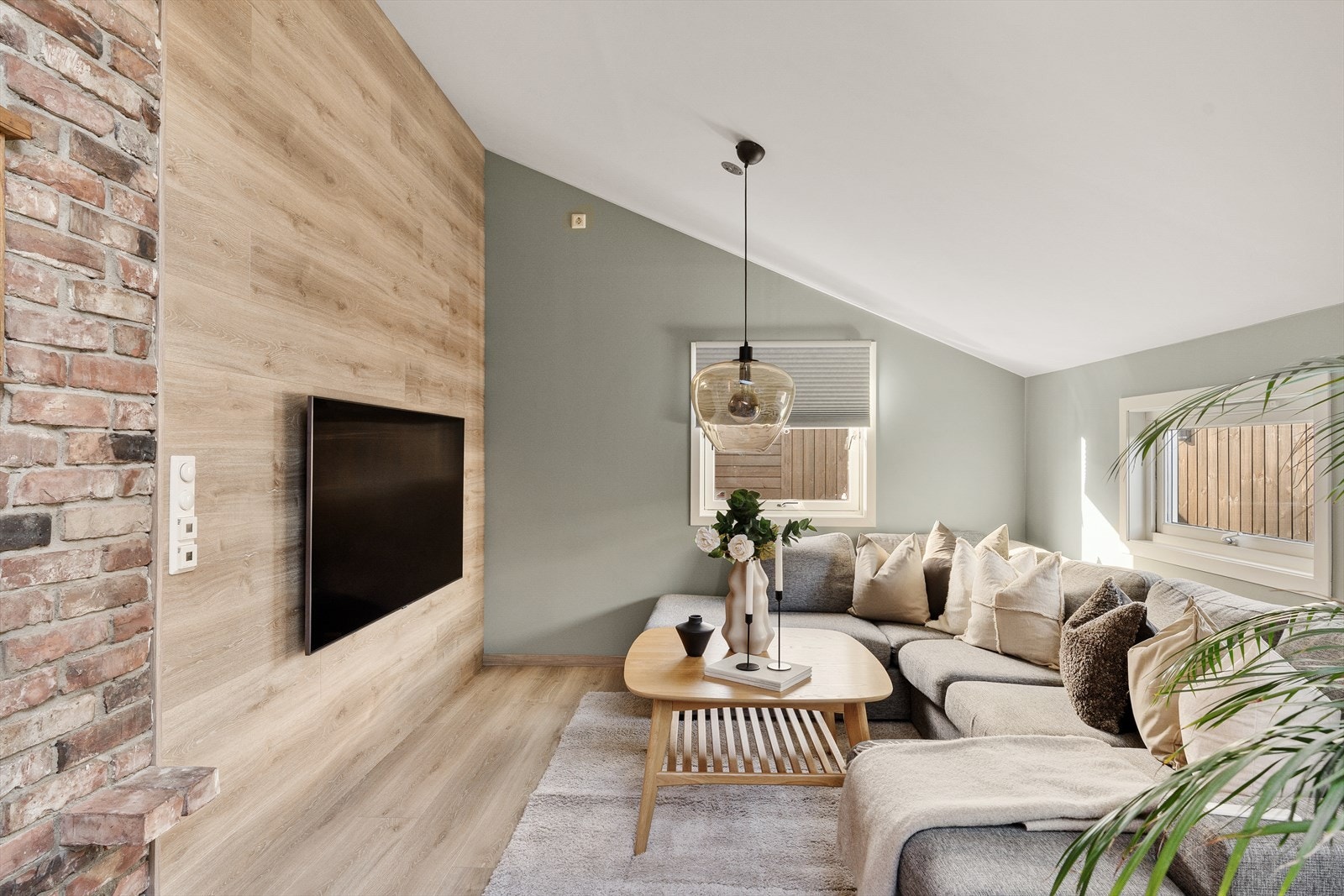 Malte vegger og varmekabel på gulv Galleribilde