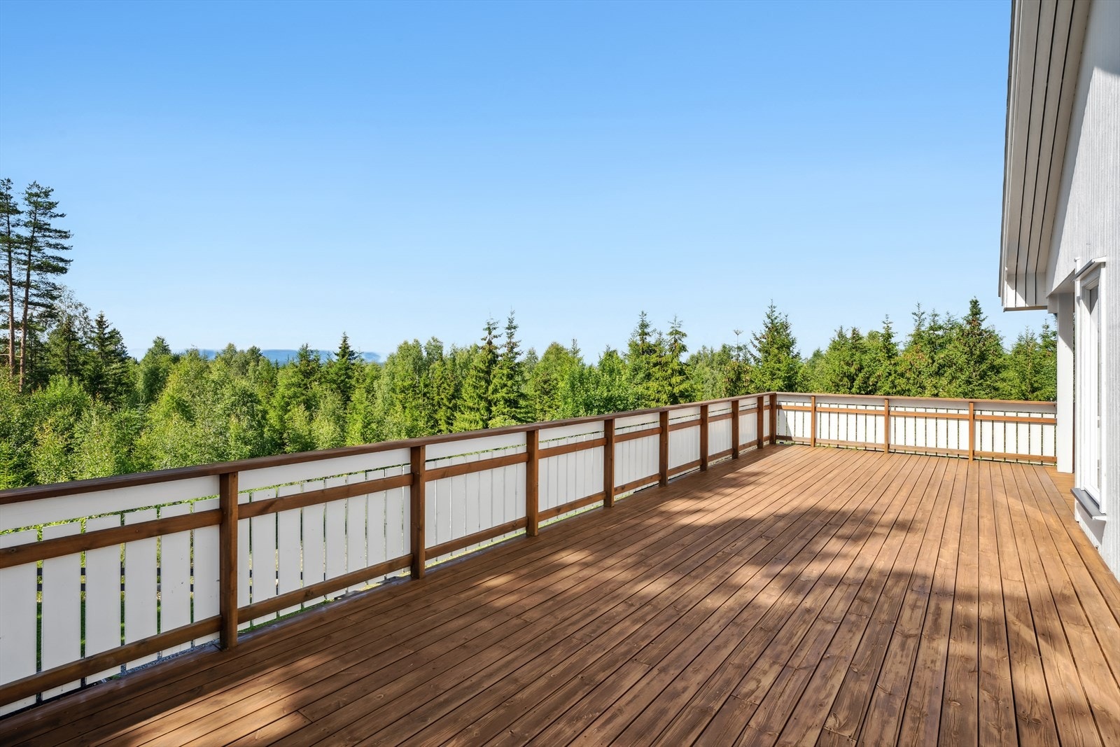 Usjenert med fint utsyn over rolige omgivelser. Galleribilde