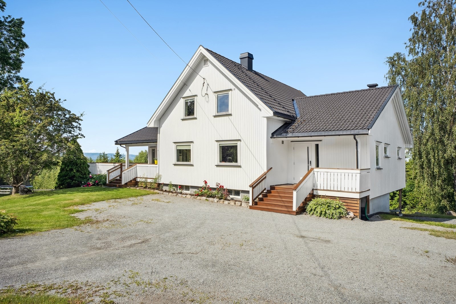 Meget gjennomført bolig på stor tomt med landlig og familievennlig beliggenhet. Galleribilde