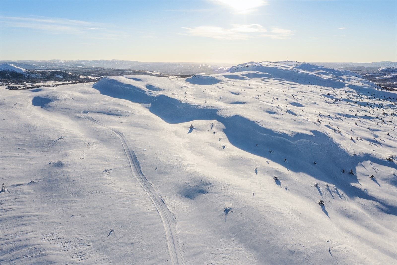 Skeikampen er kjent som et av Norges mest snøsikre områder og regnes av mange som et av landets flotteste langrennsområder. Her finner du rundt 220 km maskinpreparerte skiløyper i variert terreng. Galleribilde