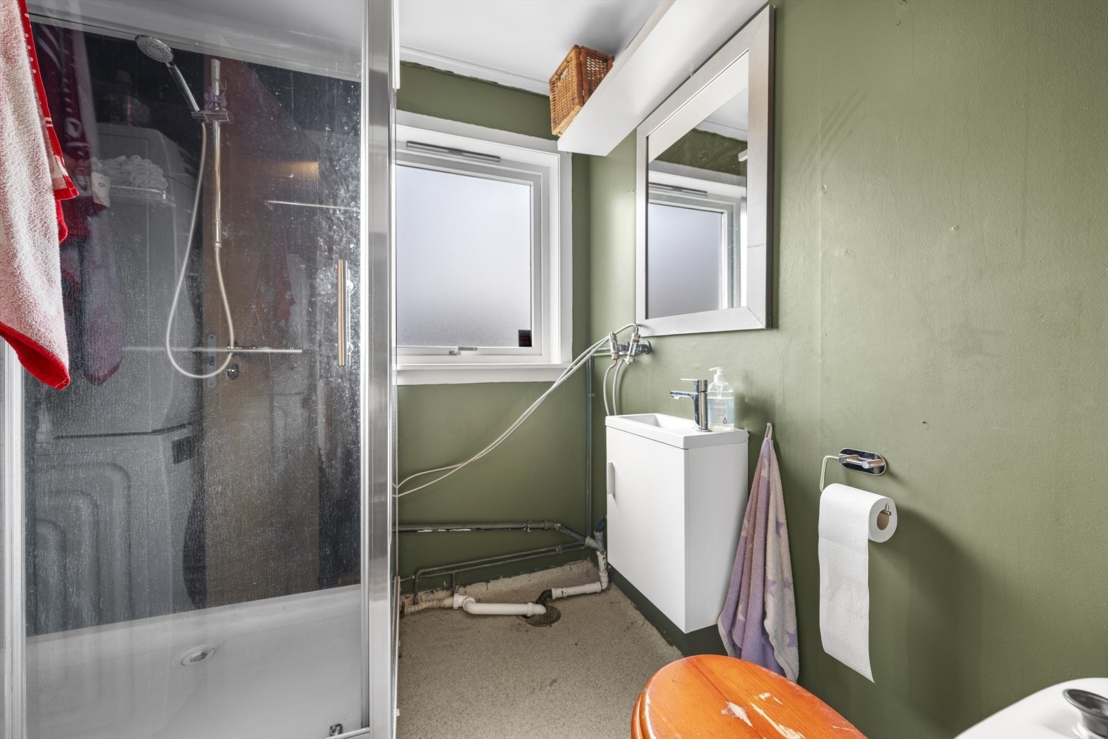 Vaskerom/bad 1. etasje Galleribilde