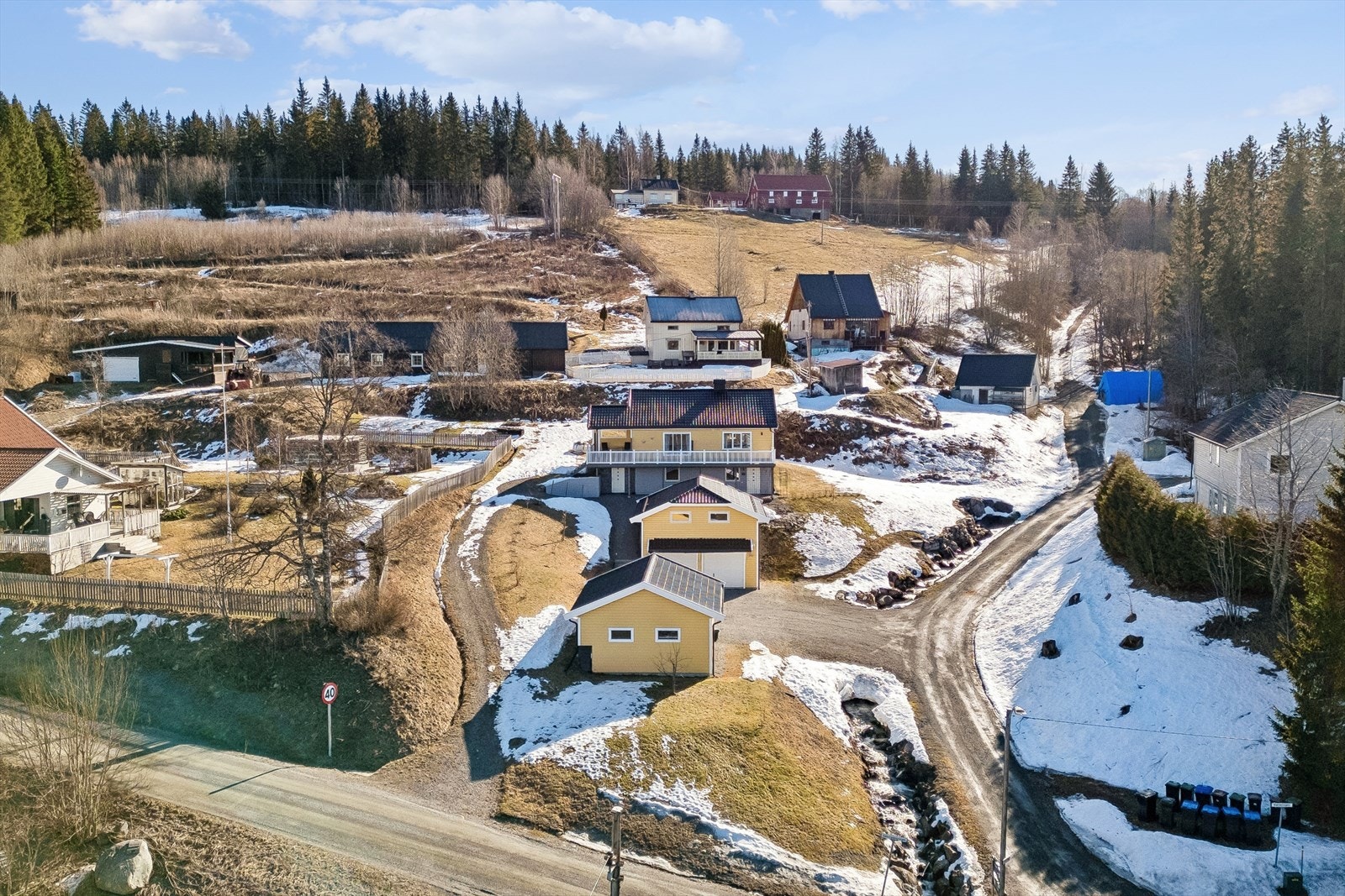 Eiendommen har en landlig og tilbaketrukket beliggenhet i Vestre Toten kommune. Galleribilde