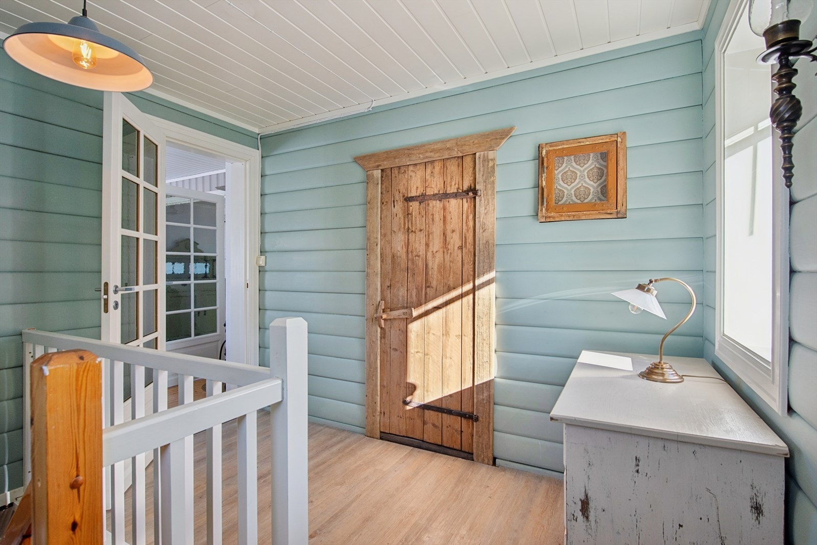 Gangen med trapp ned til kjelleretasjen. Galleribilde