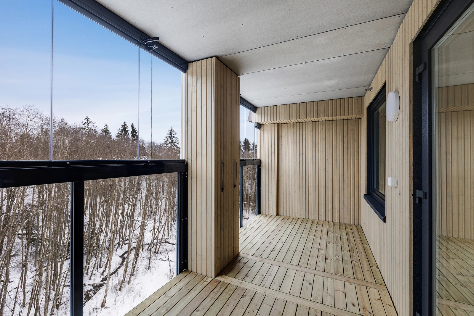 Innglasset balkong på 10 kvm. Galleribilde
