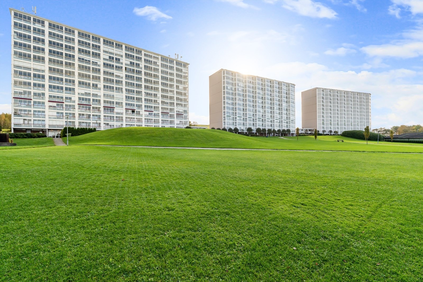Madlamark 1 Borettslag består av tre boligblokker på 12 etasjer og er et veldrevet lag. Galleribilde