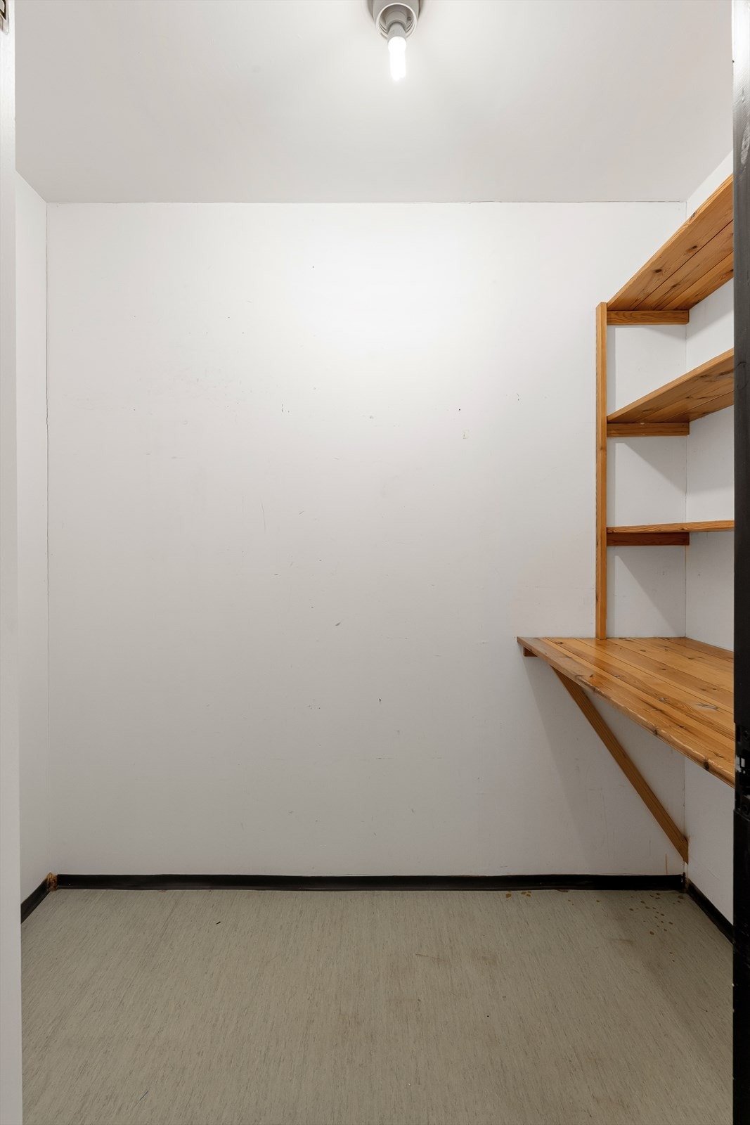 En innvendig bod gir ekstra og lett tilgjengelig lagringsplass. Galleribilde