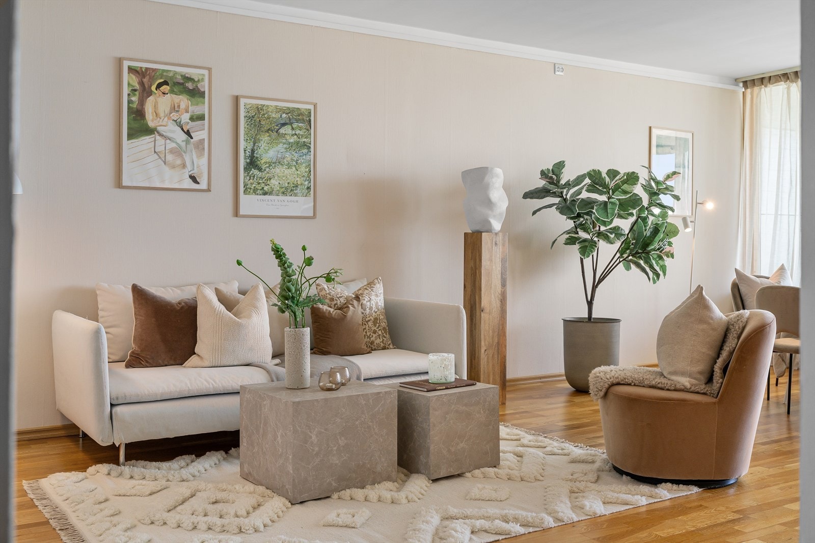 De lyse veggflatene og parkettgulvet gir et godt utgangspunkt for personlig stil. Galleribilde