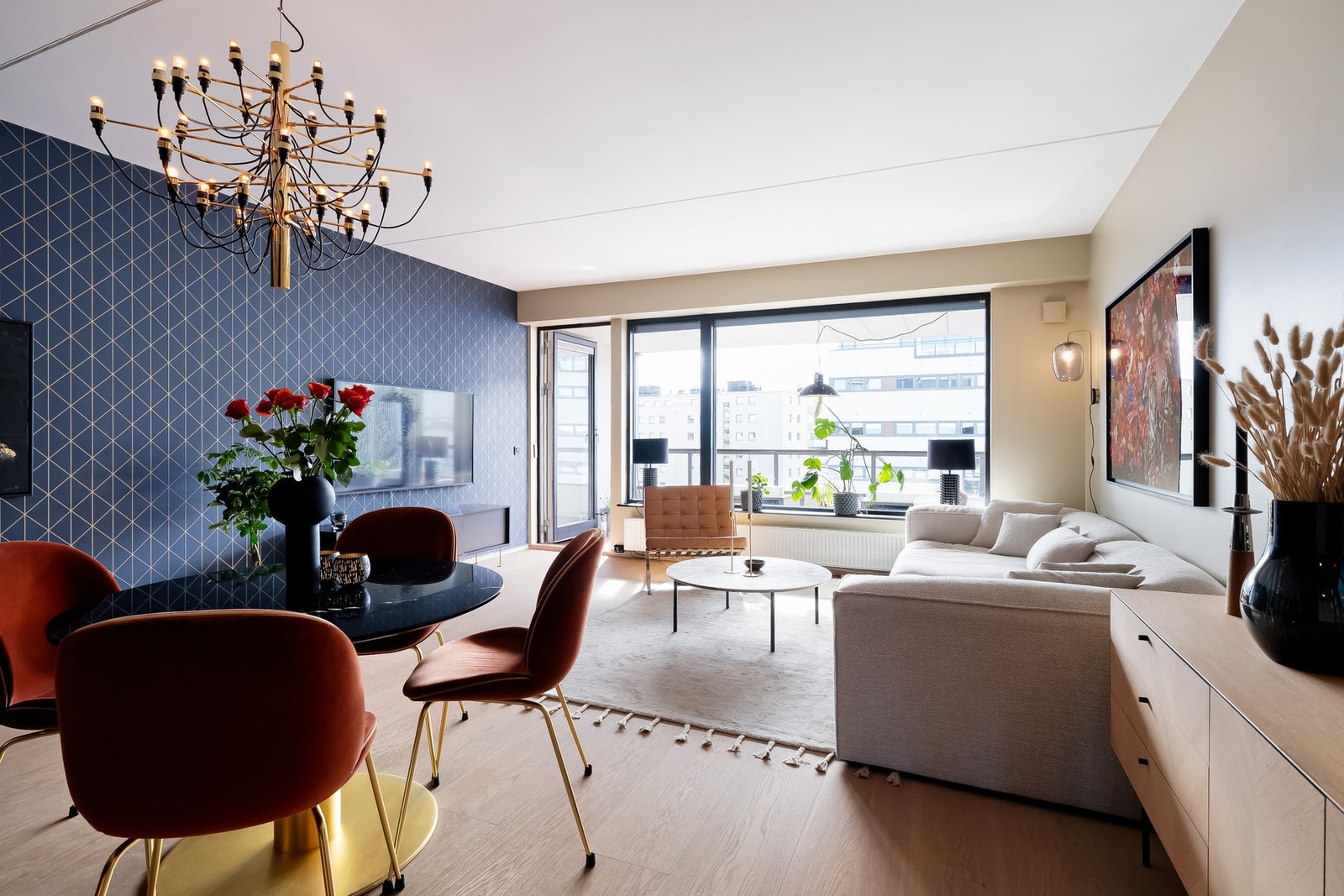 Det er også god plass til spisebord. Galleribilde