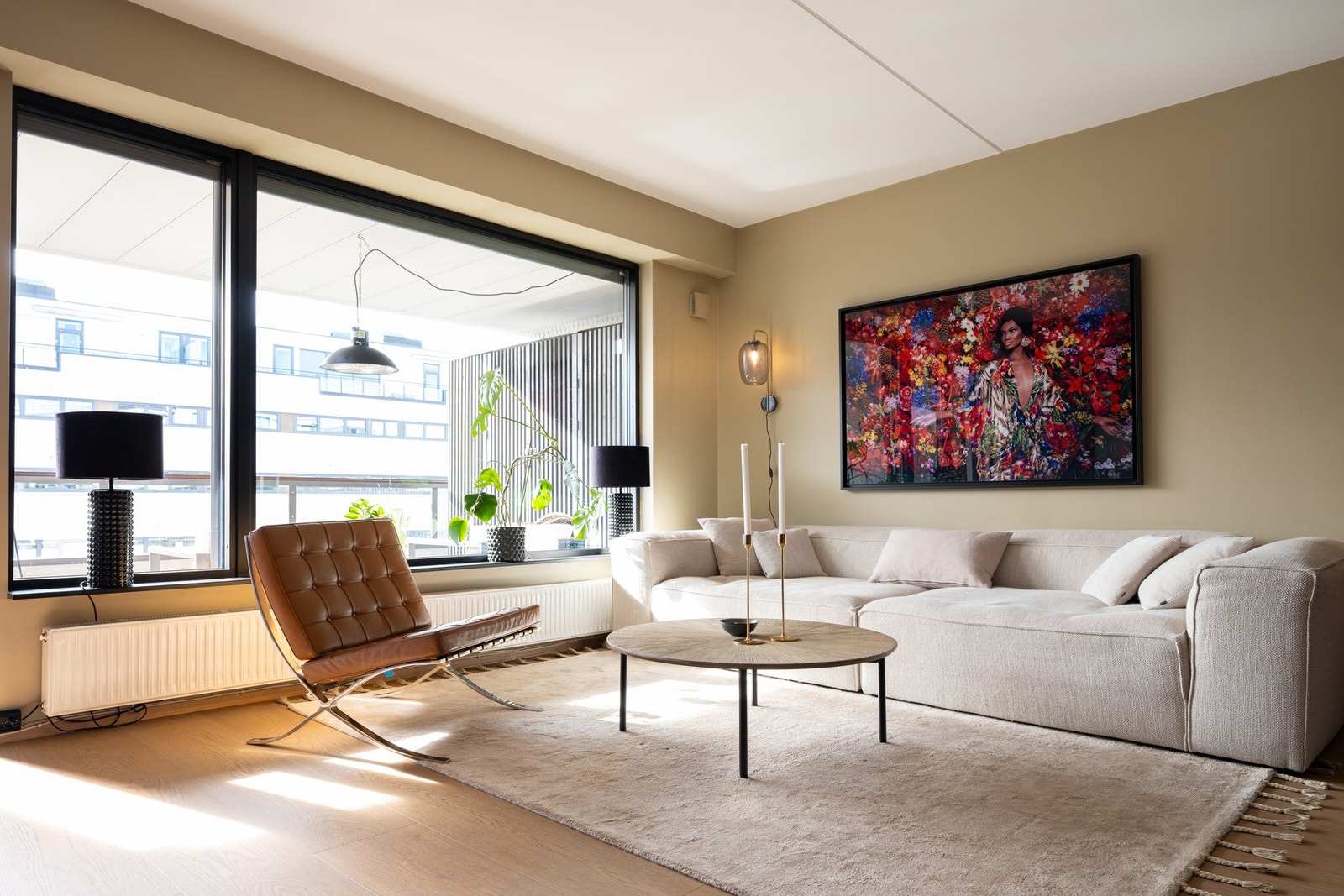 Det er lagt ny børstet 1-stavs eikeparkett. Galleribilde