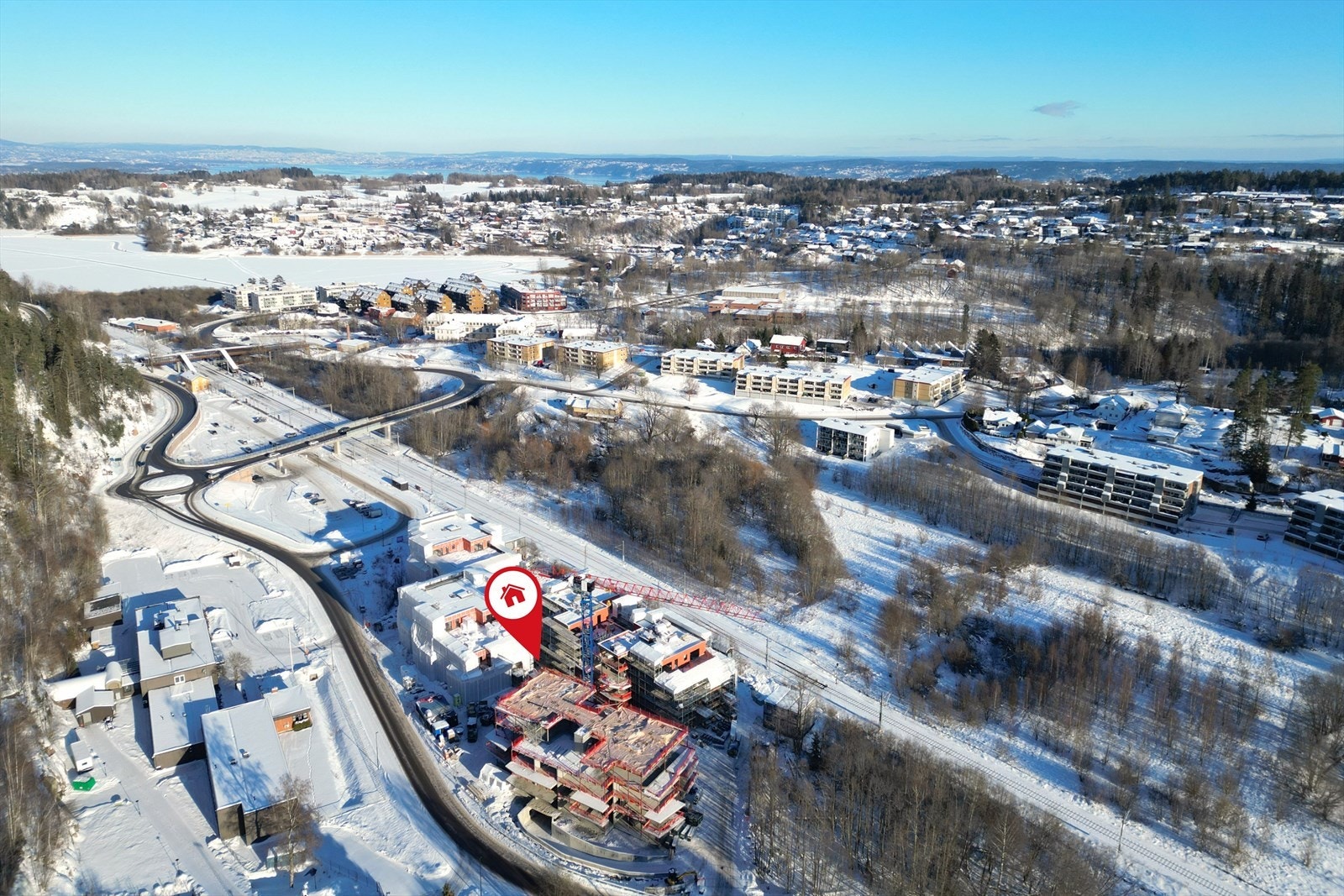 Salg av kontraktsposisjon. Moderne leilighet i 1. etg med markterrasse og sentral beliggenhet i Heggedal sentrum. Galleribilde