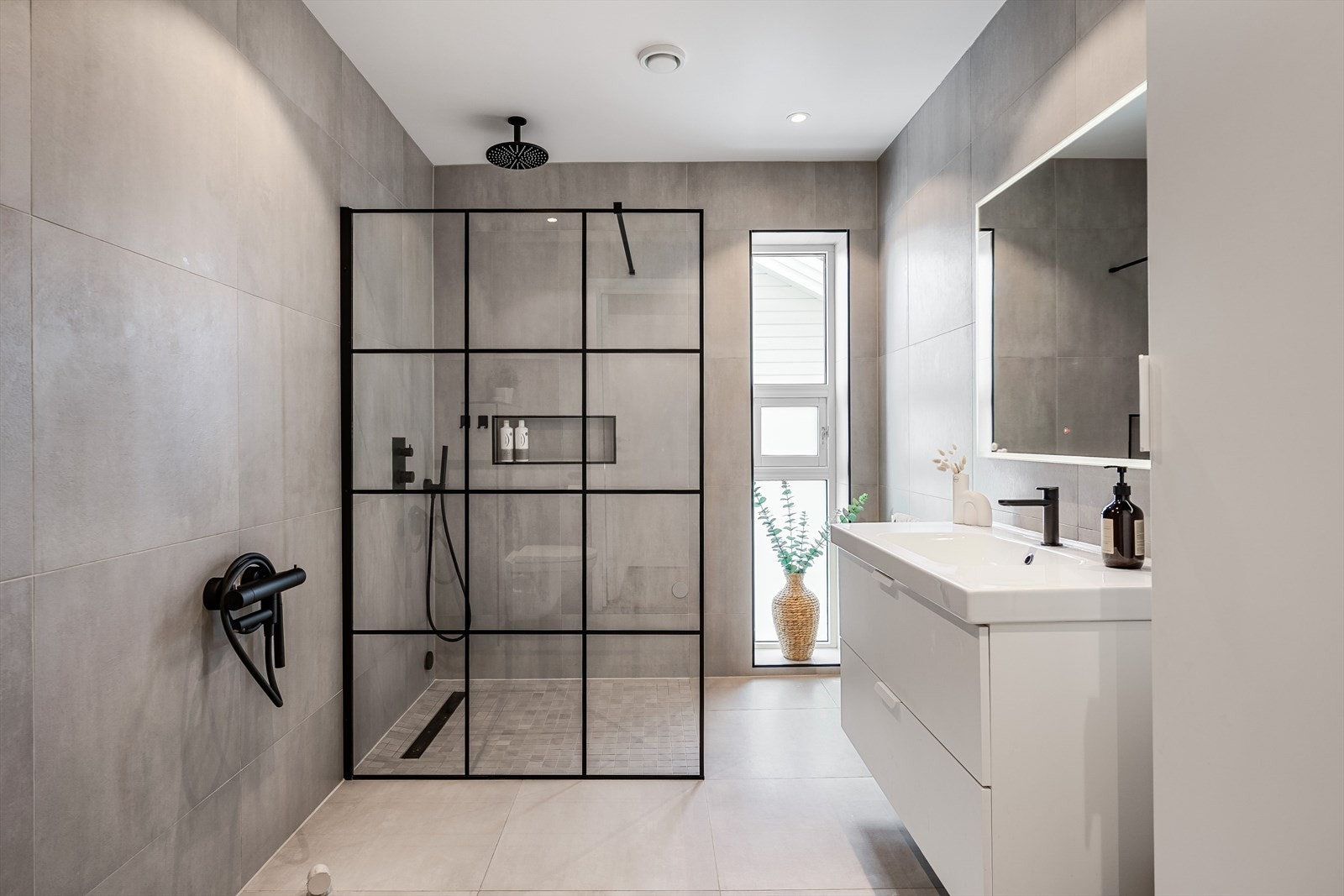 Flott og praktisk bad som har fått tilstandsgrad 1 av takstmann Galleribilde