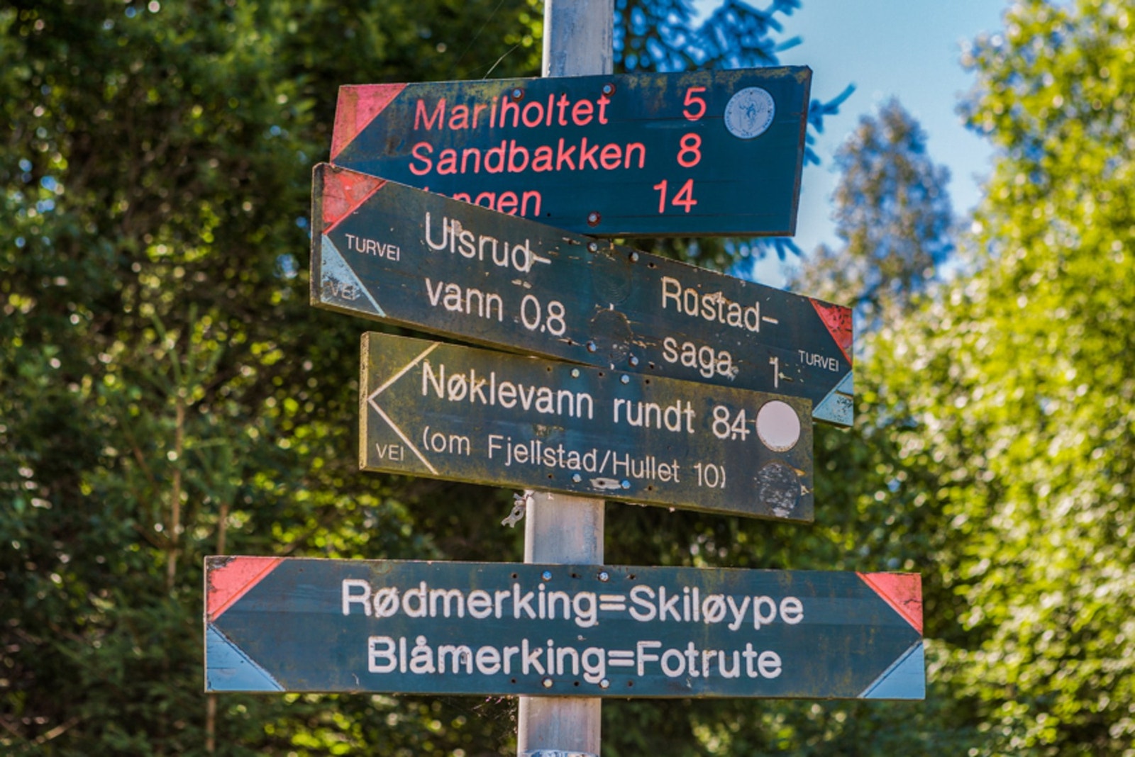 Rundt sørsiden av Lambertseter går det en lokal lysløype/tursti i skogen på ca. 2 km Galleribilde