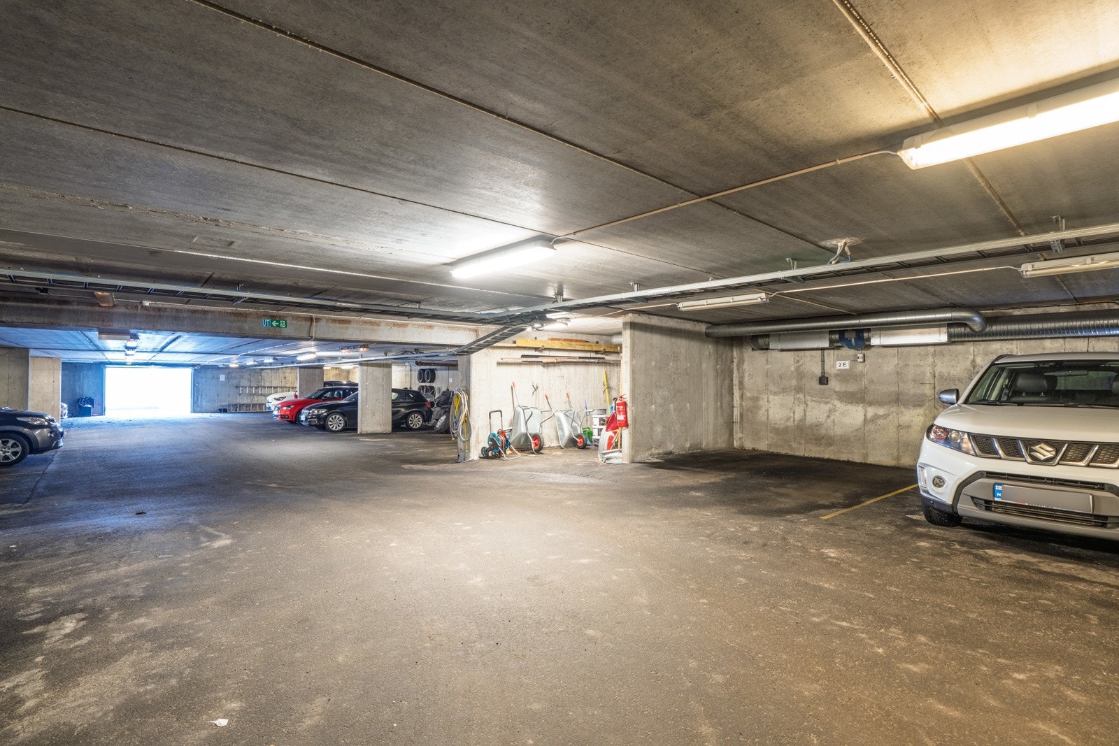 Medfølgende garasjeplass i felles garasjekjeller. Galleribilde