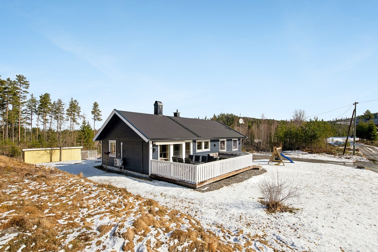 Velkommen til Ryavegen 41! En enebolig med en usjenert og naturskjønn beliggenhet på Lundersæter. Foto: Dagmar Ånerud for Efkt Galleribilde