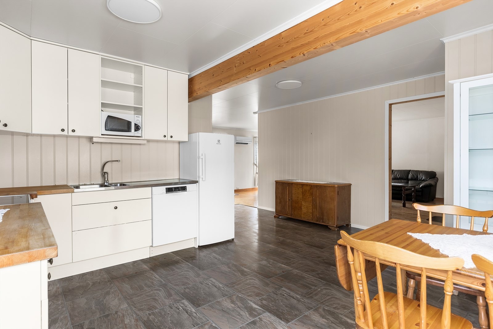 Kjøkkenet er på gode 20 kvm. Galleribilde