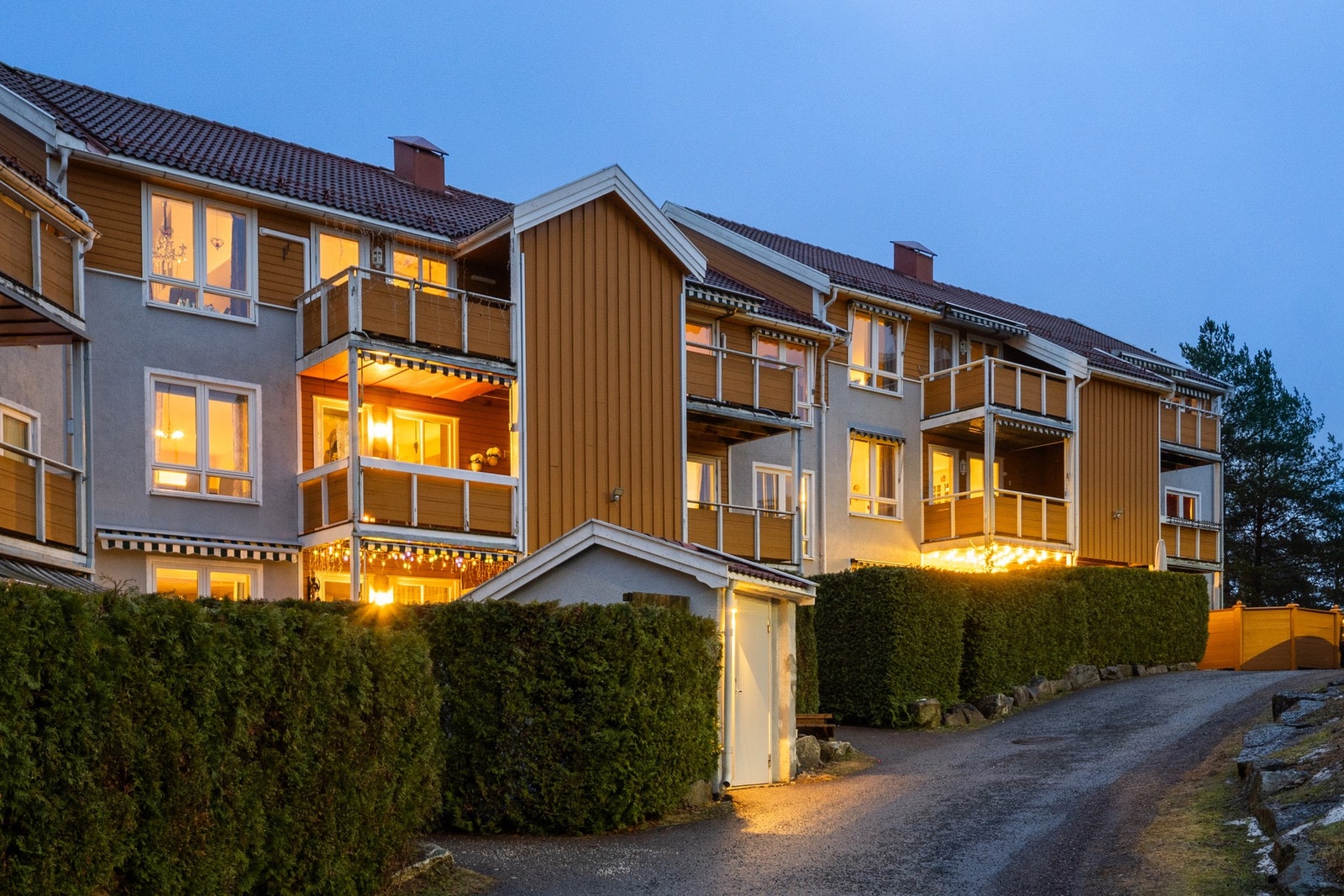 Boligen ligger fint til 2. etasje med flott utsikt i flere retninger Galleribilde