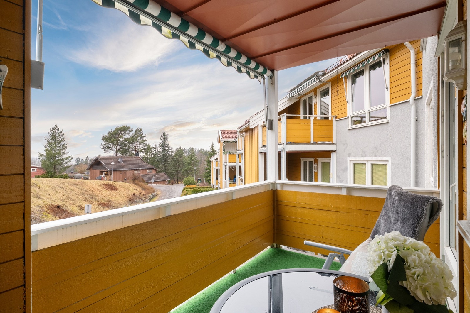 Vestvendt balkong på ca. 8 m² med flott utsikt. Galleribilde