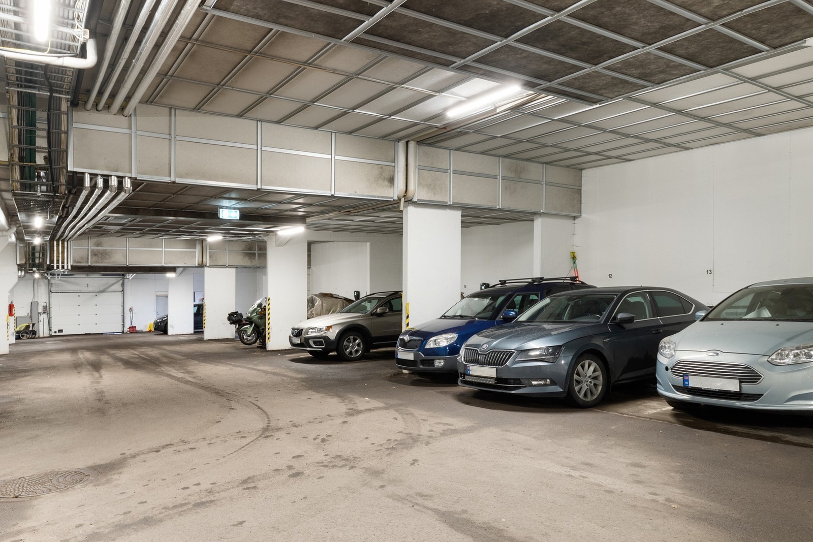 Garasjeplass medfølger. Det er mulig å installere ladestasjon for el-bil. Galleribilde